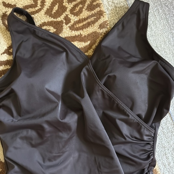 Lands End Brown one piece swim bathing suit Padded cup Womens 22 Wrap Rouched - Picture 3 of 9